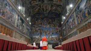 Cardinali all'interno della cappella Sistina