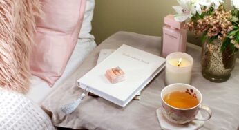 Li chiamo ‘libri da comodino’ perché sono perfetti per la sera a letto: rilassano la mente