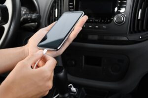 ricarica cellulare in auto